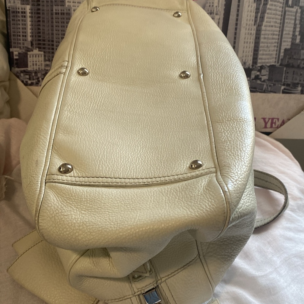 YVES SAINT LAURENT White Pebbled Leather Large Obi Bowler Bag w/ Zippered Pouch - Picture 4 of 16